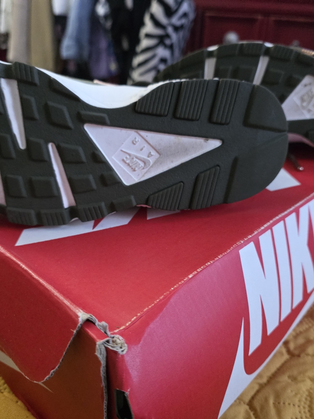 Nike Air Huarache Olive Green Sneakers - Picture 5 of 5